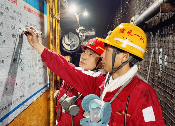 陕煤曹家滩矿业公司综采一队：砥砺深耕谋发展 聚力攻坚答优卷