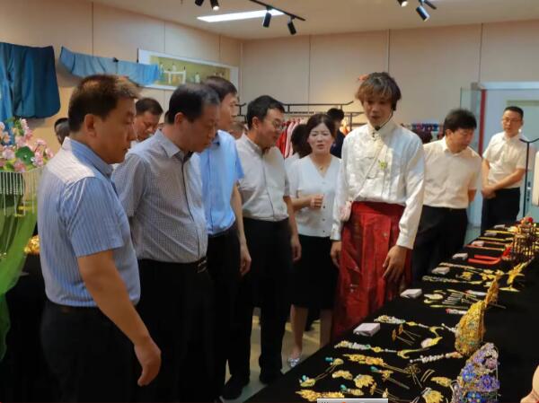 技能培训促就业，长安区里展新篇 —— 西安市人大代表组聚焦职业技能培训