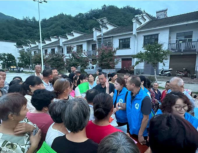 汉中市佛坪县：夏夜广场奏响社保宣传曲