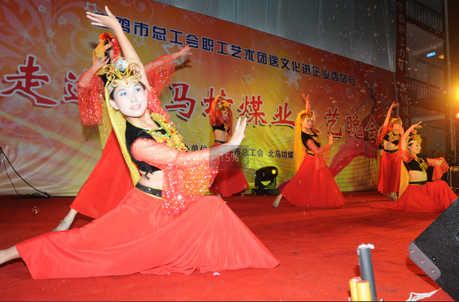 宝鸡市总工会 “文艺轻骑兵” 送欢乐到基层