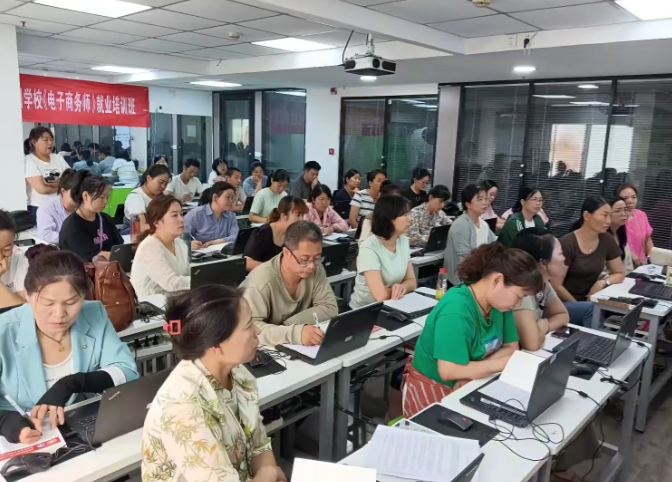 技能培训铺就路 群众就业底气足 ——西安市长安区人社工作助力就创业