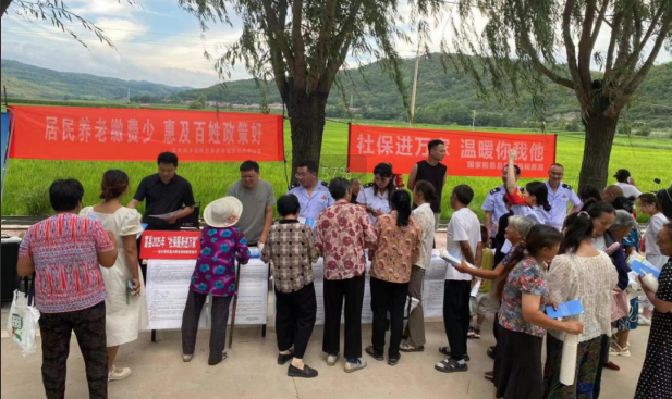 居保政策进乡村，便民服务暖人心 —— 延安市富县人社局开展宣传活动