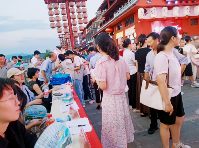 汉中市西乡县 “百日千万招聘专项行动” 走进夜市 助力高校毕业生就业