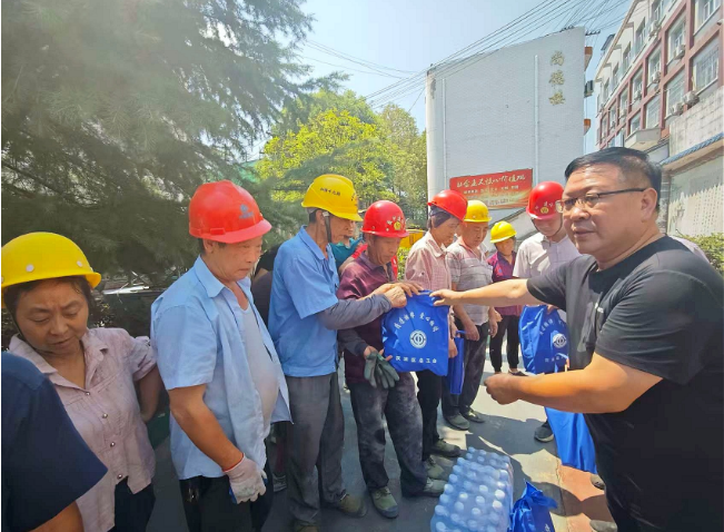 安康市汉滨区人社局开展 “送清凉” 活动 关怀高温下一线职工