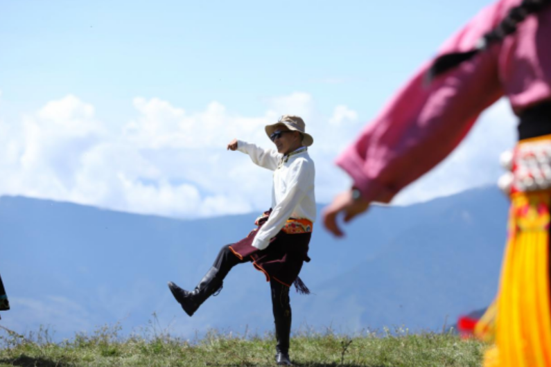 赛马扬鞭促团结，同心绘就四川阿坝黑水乡村振兴新图景