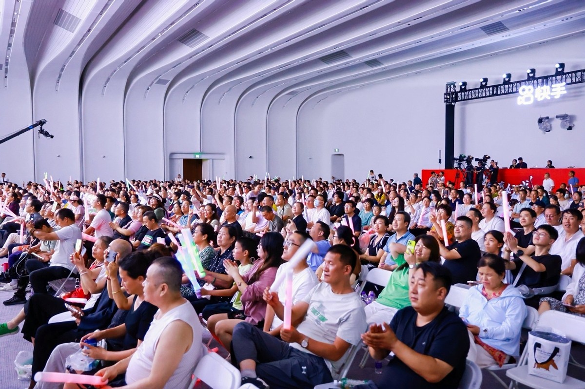 “西北秦腔王”联动萨顶顶！快手“老铁有好戏”在京唱响，超3657万次直播观看