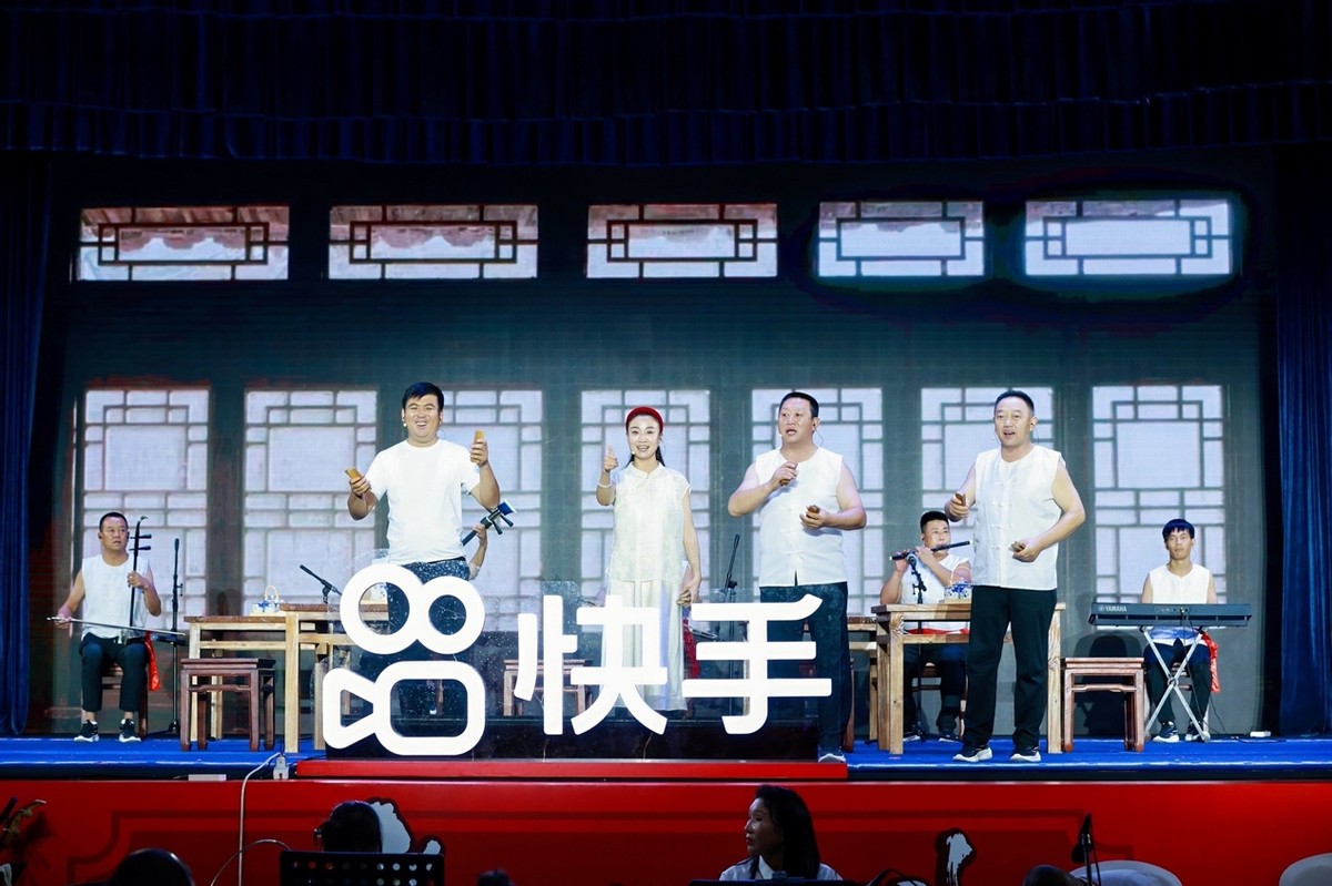 “西北秦腔王”联动萨顶顶！快手“老铁有好戏”在京唱响，超3657万次直播观看