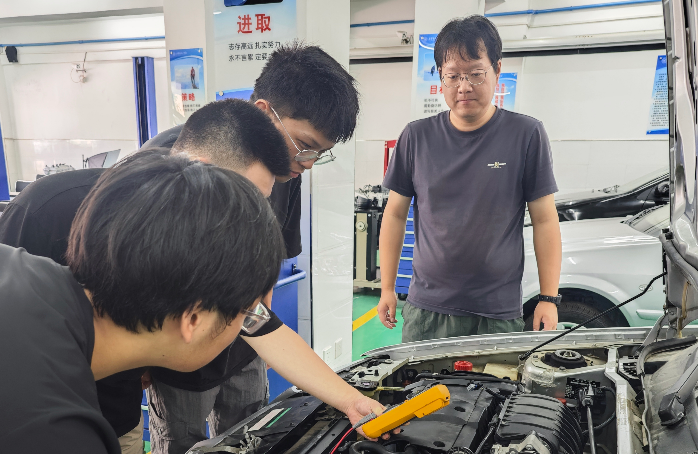 西安市技工学校优秀教师刘奕江：育技能人才，展师者担当    （二）
