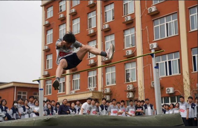 体育之光，育梦之师 —— 记陕西现代工业技术学校优秀教师梁冲   （十）
