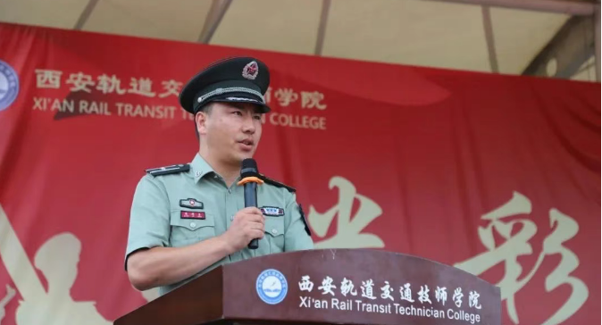 西安轨道交通技师学院 2025 级秋季军训汇演圆满落幕