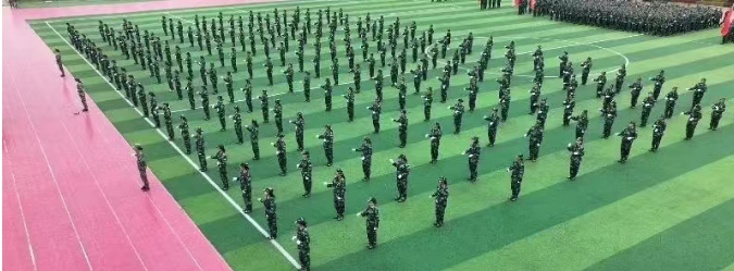 西安轨道交通技师学院 2025 级秋季军训汇演圆满落幕