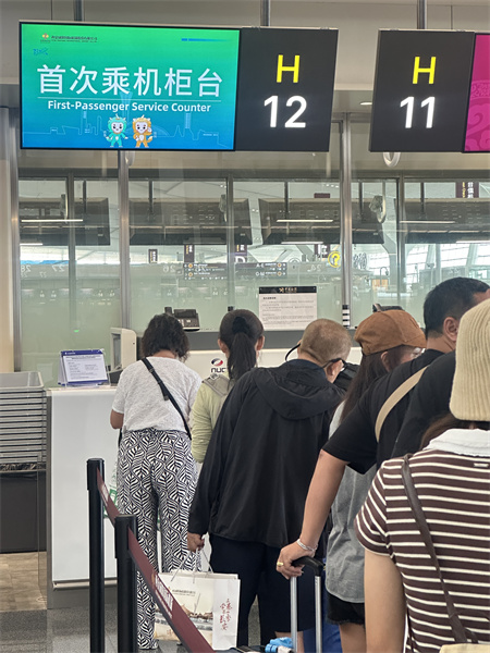 西北首乘服务再升级-24名泰籍旅客体验春秋航空国际首乘服务
