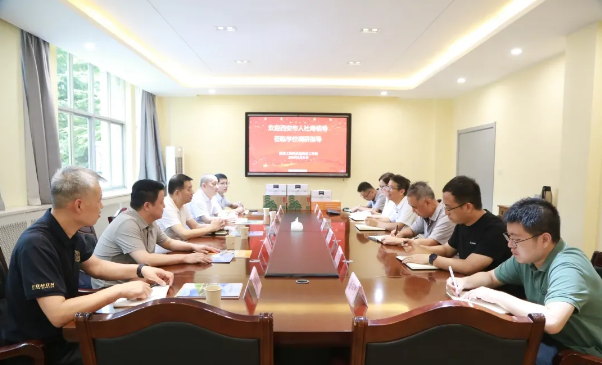 西安市人社局领导慰问陕西工程科技高级技工学校国赛参赛选手