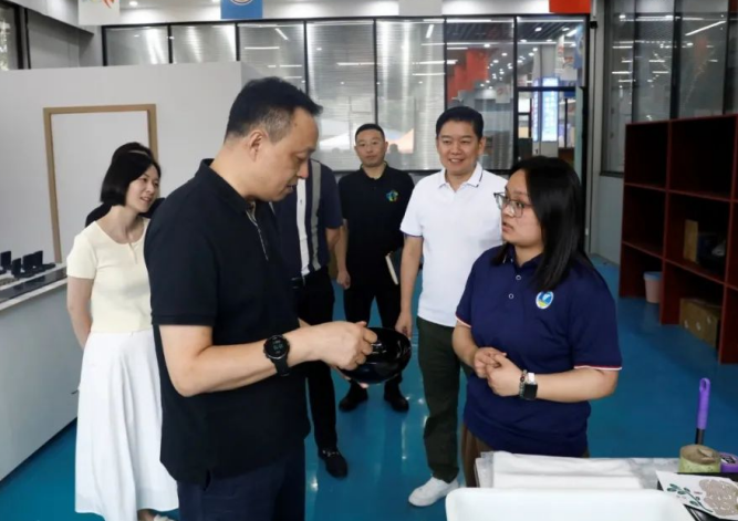 西安市人社局领导慰问第三届全国技能大赛备战选手