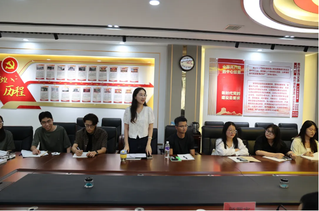 渭南技师学院举行 2025 年新入职教师见面会暨开班式
