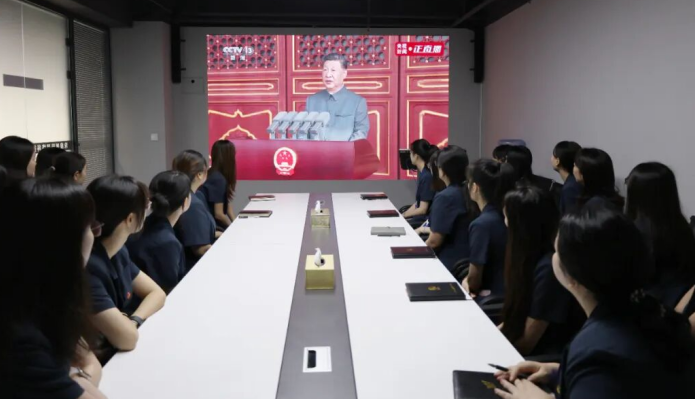 陕西各级人社系统认真收听收看纪念中国人民抗日战争暨世界反法西斯战争胜利 80 周年大会盛况