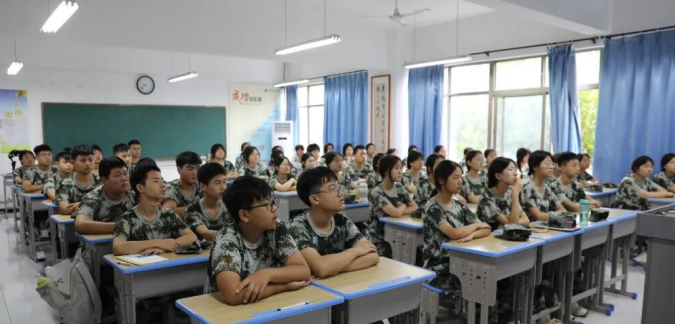 陕西各级人社系统认真收听收看纪念中国人民抗日战争暨世界反法西斯战争胜利 80 周年大会盛况