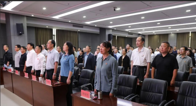 陕西各级人社系统认真收听收看纪念中国人民抗日战争暨世界反法西斯战争胜利 80 周年大会盛况