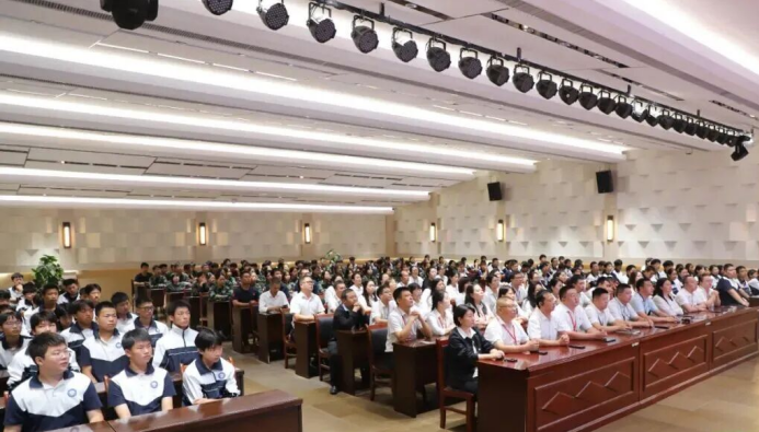陕西各级人社系统认真收听收看纪念中国人民抗日战争暨世界反法西斯战争胜利 80 周年大会盛况