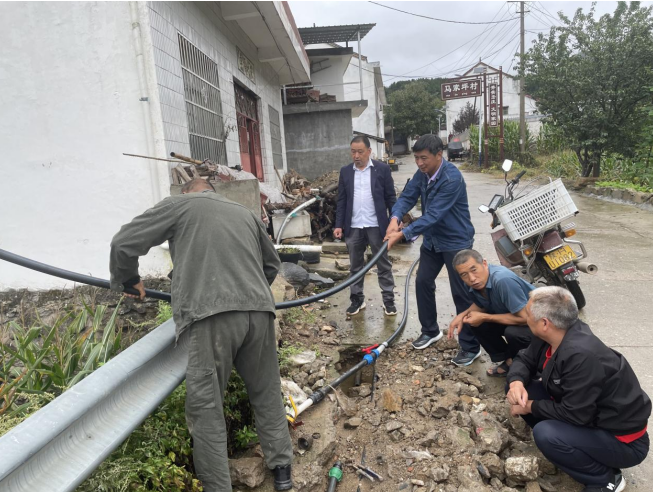 国网丹凤县供电公司驻村工作队：修复水管暖民心 乡村振兴添动力