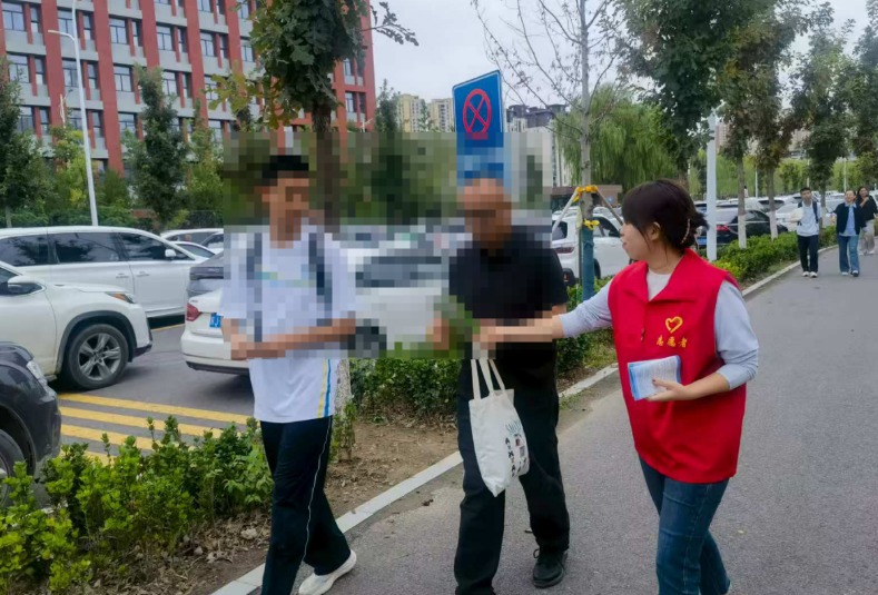 农银人寿陕西分公司组织开展“开学季+消保”金融知识普及宣传活动