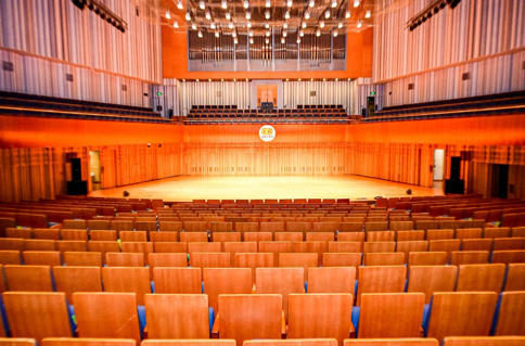 丝路回响，英伦和鸣！ “金嗓子之夜”2025牛津大学学霸合唱团天籁之音倾动古城西安