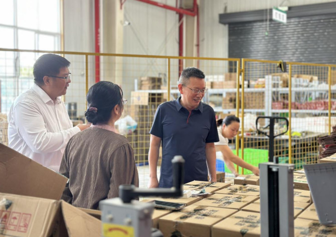 月满邮途递乡味 尺素寸心暖归人 ——汉中市 南郑区 “家乡味道，邮爱传递” 中秋慰问活动启幕