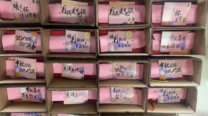 月圆中秋时，“邮” 寄故乡情 —— 汉中市留坝县为外出务工人员送关怀