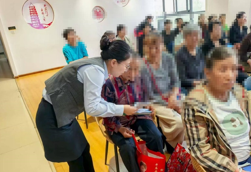  农银人寿陕西分公司组织开展“党建+消保”金融知识宣传活动