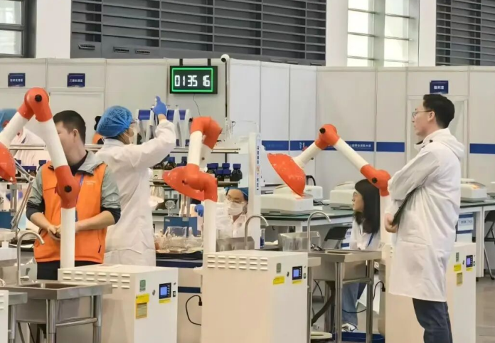 西安石油化工技工学校学子在第三届全国技能大赛中“摘铜夺优”