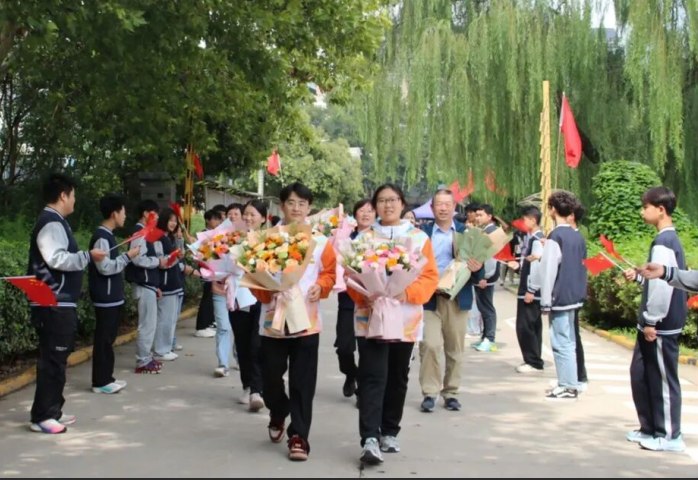 西安石油化工技工学校学子在第三届全国技能大赛中“摘铜夺优”