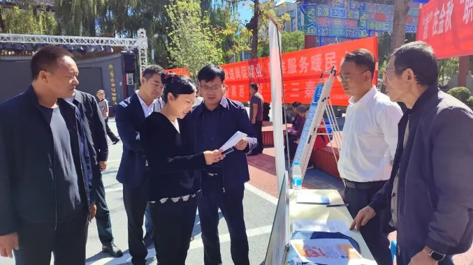 延安市黄龙县：　金秋送岗暖民心 350 + 岗位搭起就业桥