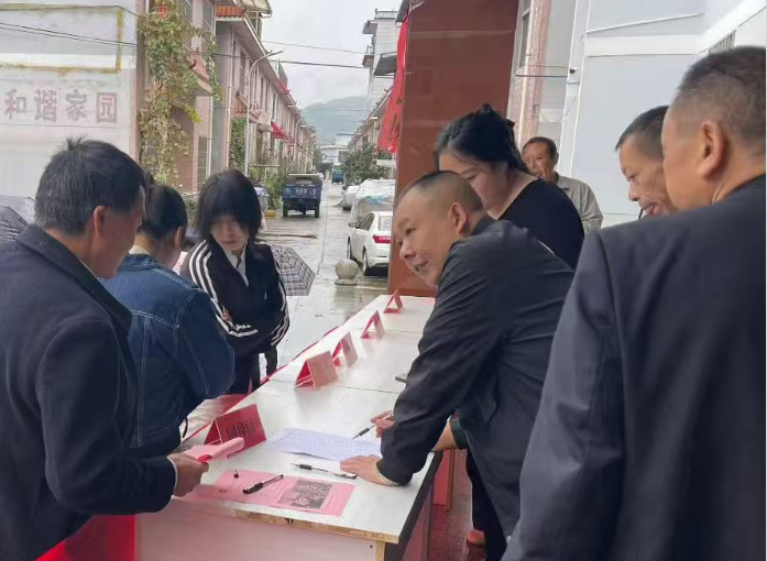 山阳县户家塬镇举办金秋招聘会 1500 个岗位促劳动力转移就业