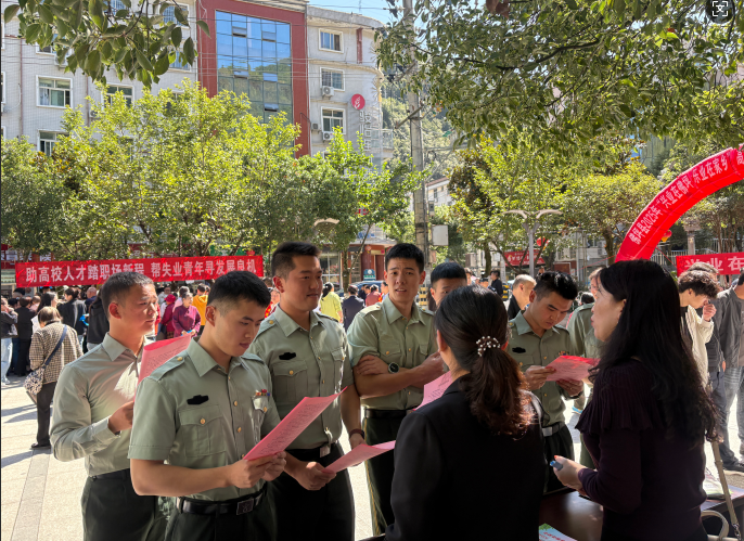 汉中市佛坪县秋招搭 “连心桥”：岗位精准送上门 就业服务暖民心