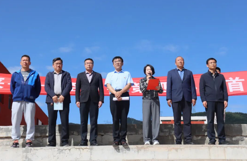 喜迎国庆智竞未来——泾源县第四小学首届AI智慧体育学生田径运动会举行