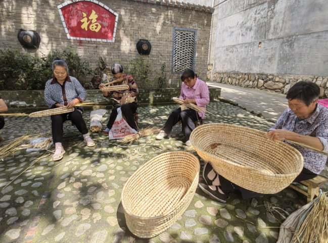 商洛市洛南县草编：古老技艺编织现代致富路