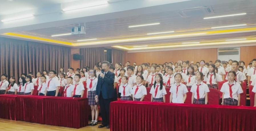 诗人郑宏彪与白云实验学校师生齐诵“烈士纪念日”诗篇 《我永远挂怀，你永远同在》